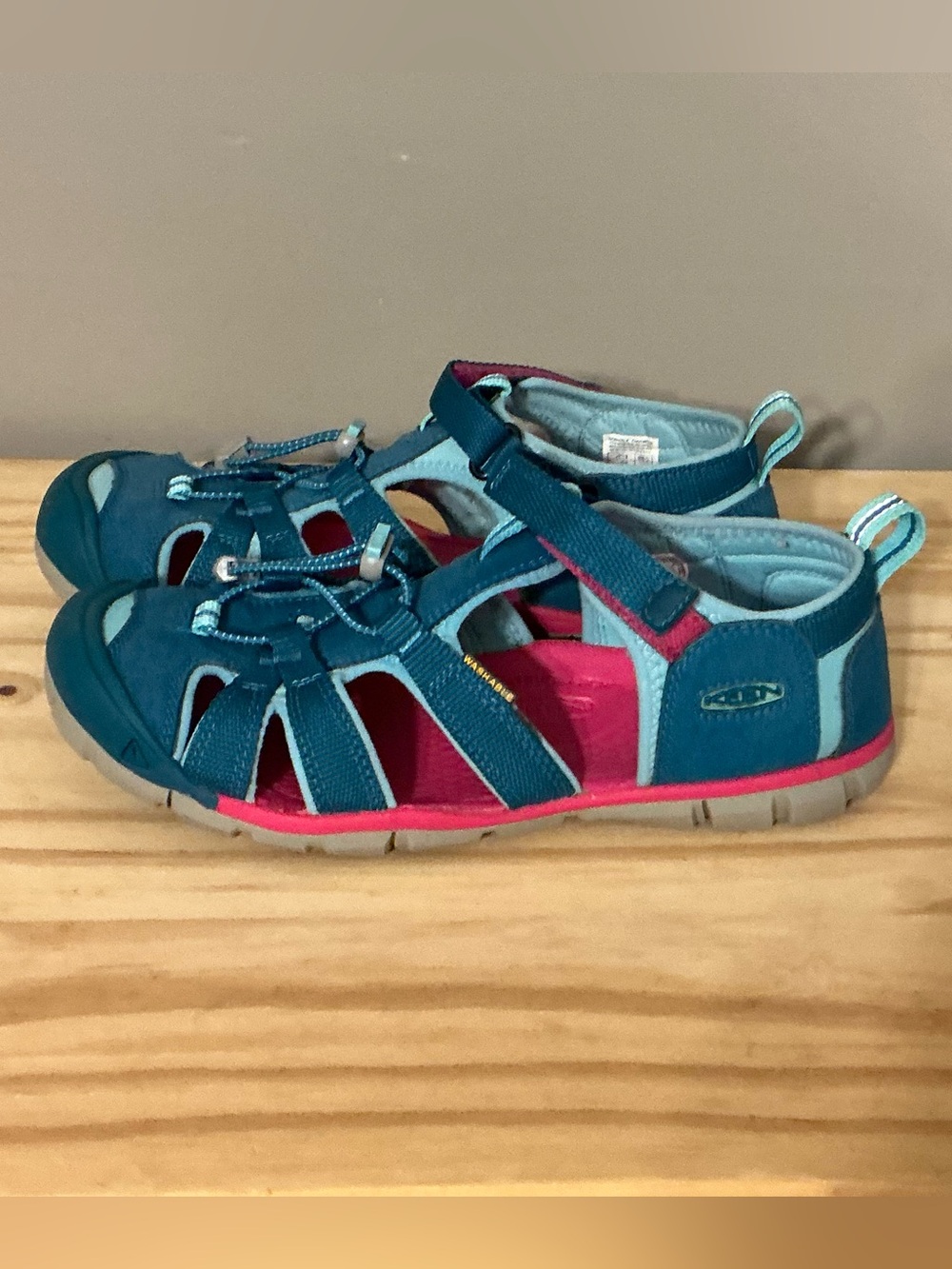 Keen Youth 6/ Women’s 8 Seacamp II CNX Closed Toe Sandals